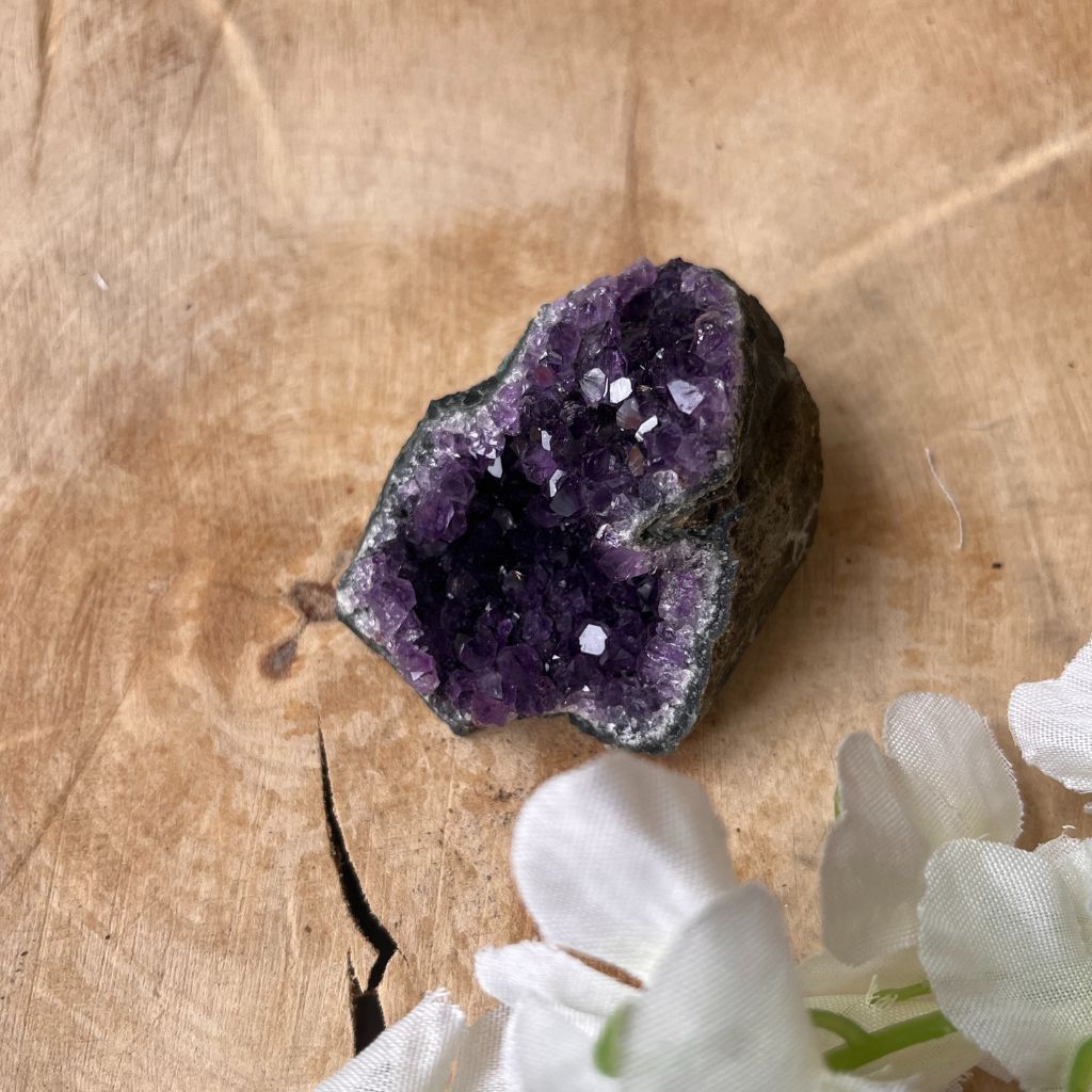 Amethyst geode 75mm